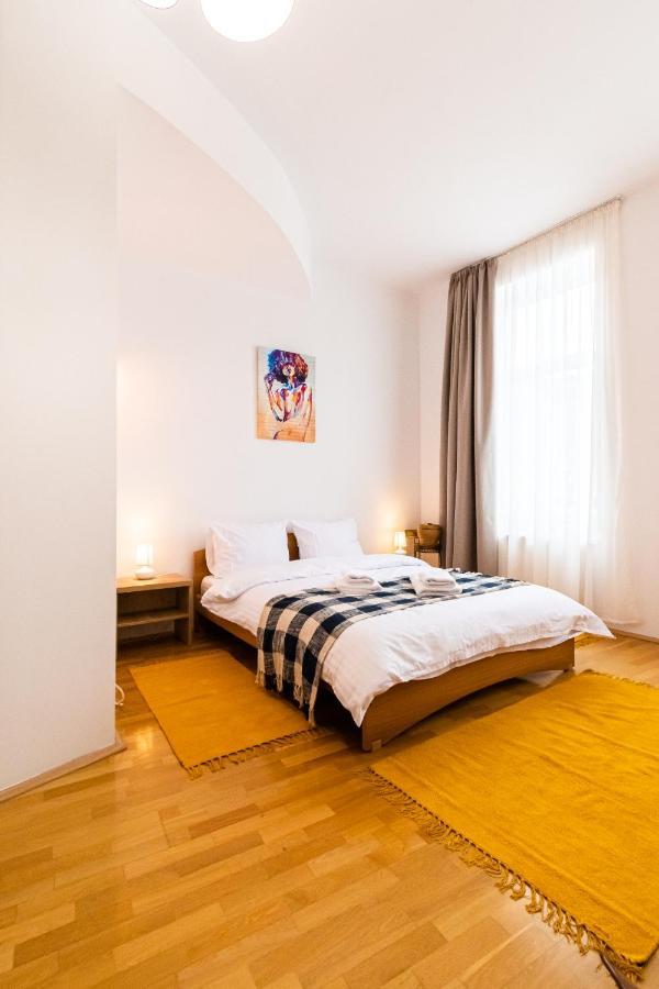 Residence 48 Beautiful Building Within Moments From The Old Town Of Brasov Ngoại thất bức ảnh