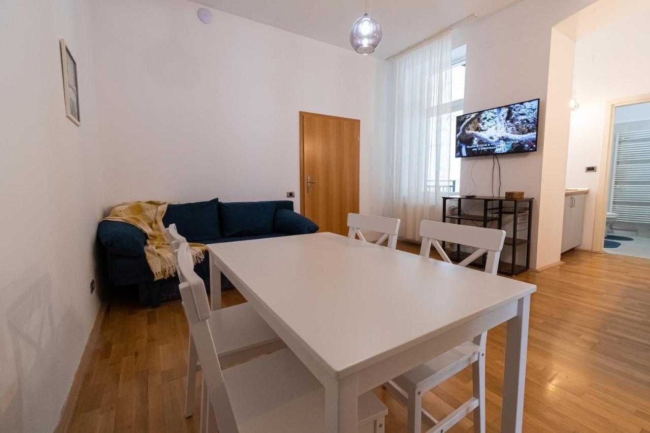 Residence 48 Beautiful Building Within Moments From The Old Town Of Brasov Ngoại thất bức ảnh