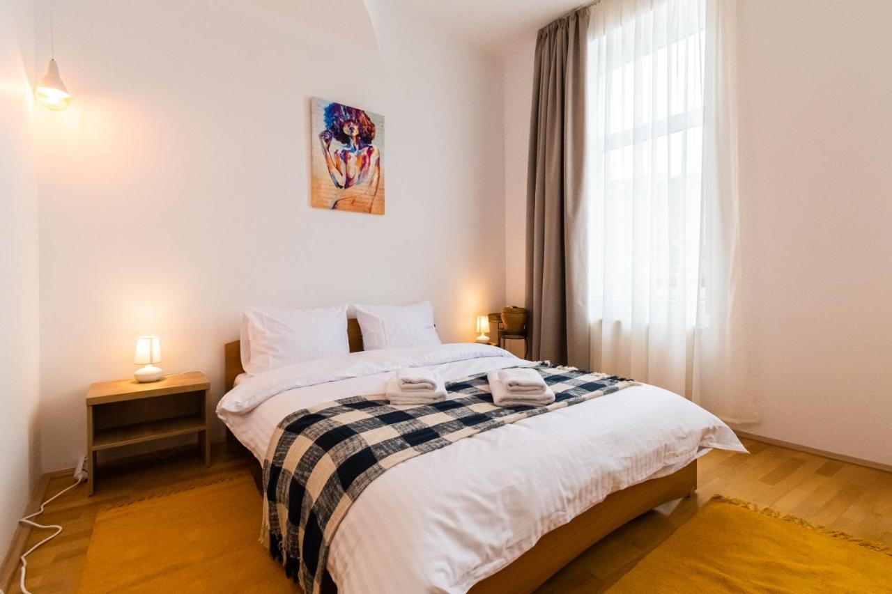 Residence 48 Beautiful Building Within Moments From The Old Town Of Brasov Ngoại thất bức ảnh