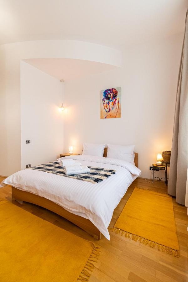 Residence 48 Beautiful Building Within Moments From The Old Town Of Brasov Ngoại thất bức ảnh