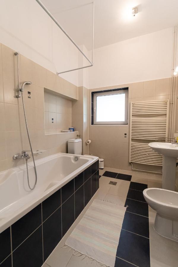 Residence 48 Beautiful Building Within Moments From The Old Town Of Brasov Ngoại thất bức ảnh