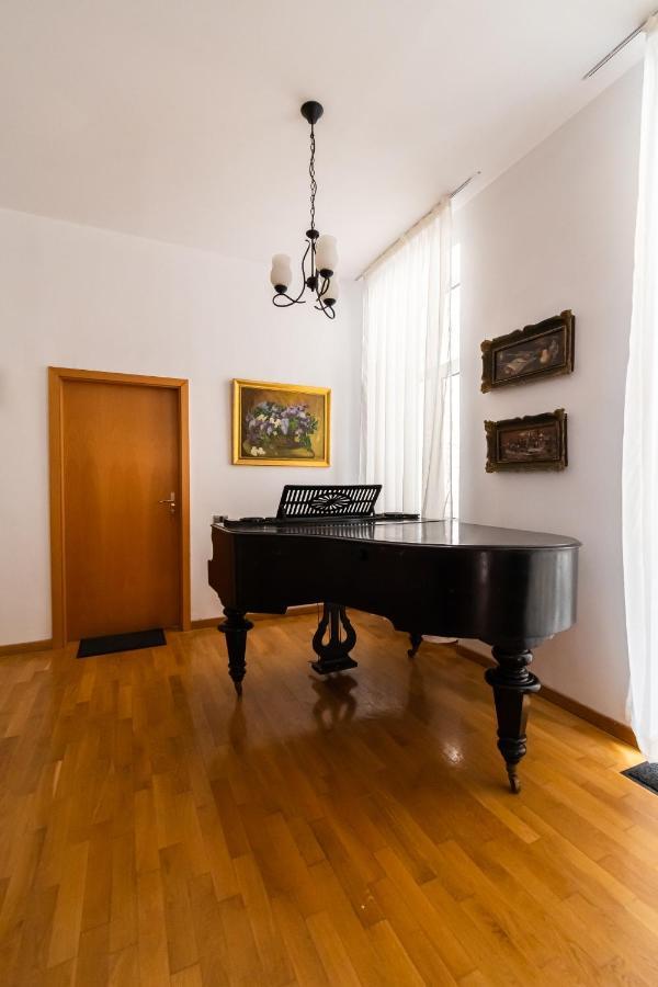 Residence 48 Beautiful Building Within Moments From The Old Town Of Brasov Ngoại thất bức ảnh