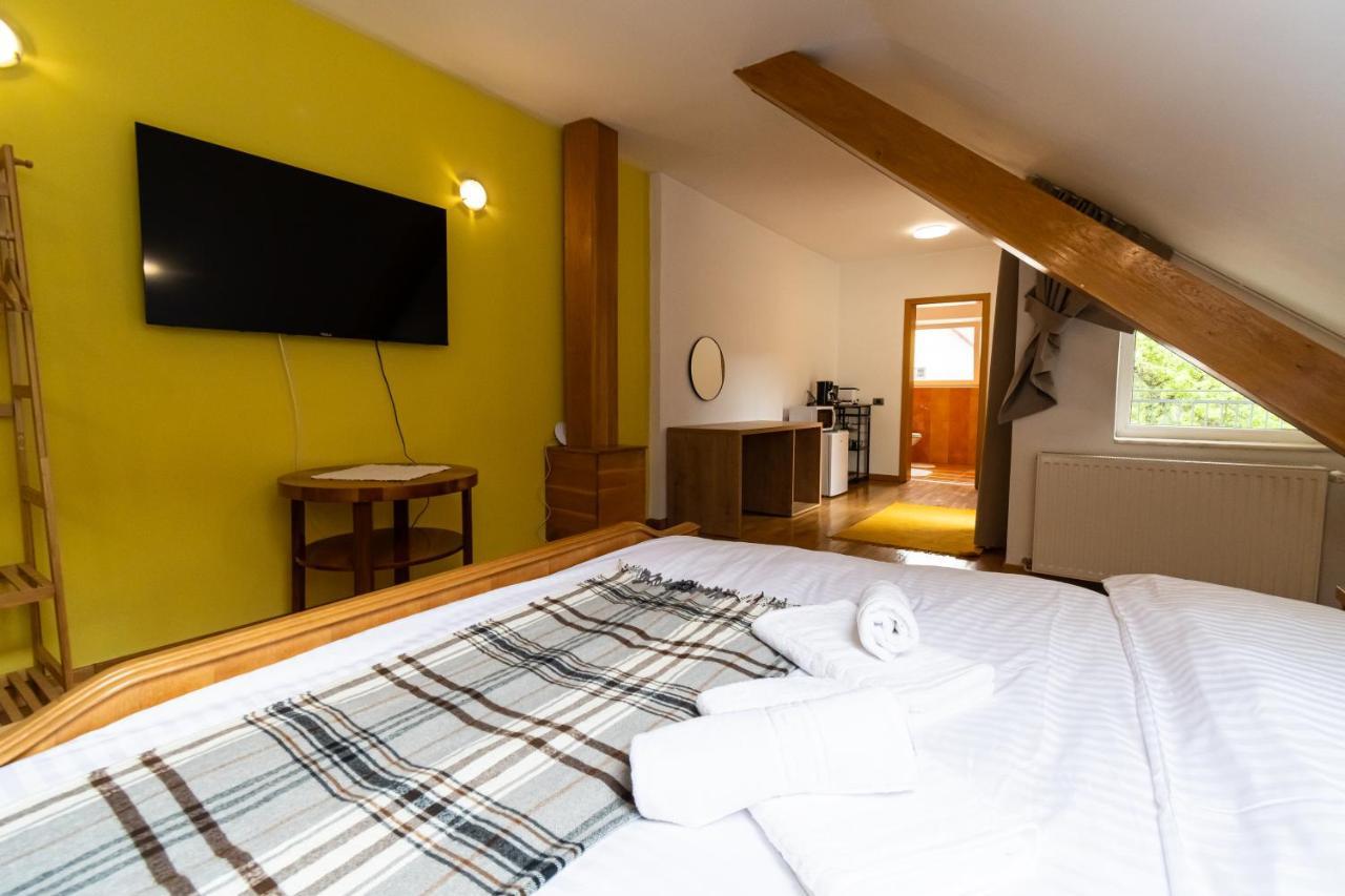 Residence 48 Beautiful Building Within Moments From The Old Town Of Brasov Ngoại thất bức ảnh